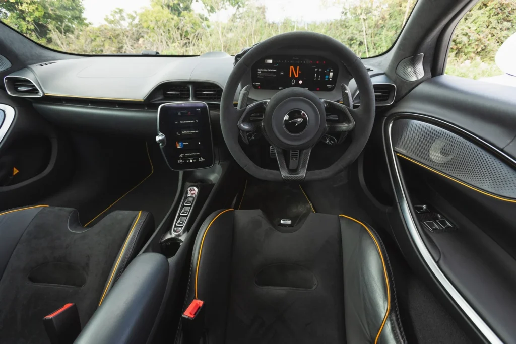 interior-of-McLaren-Artura